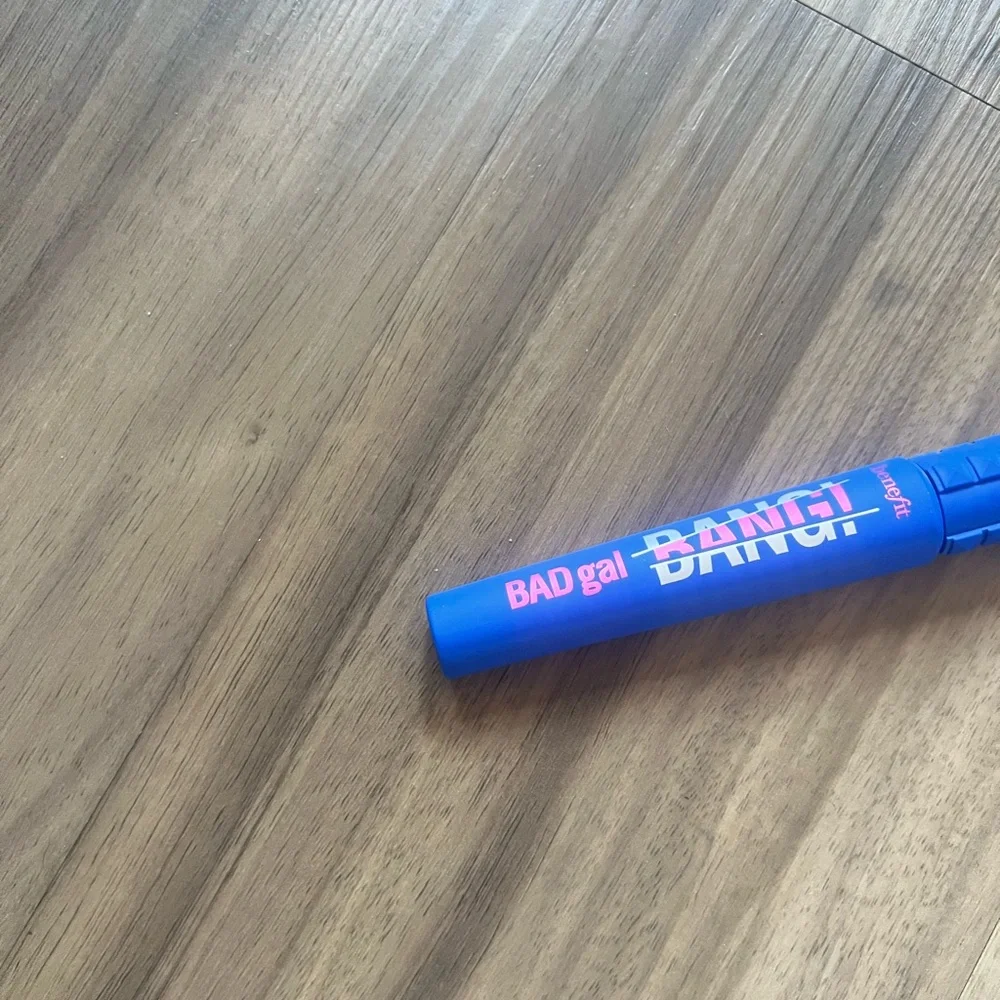 Benefit Blue Bad Girl Bang Mascara